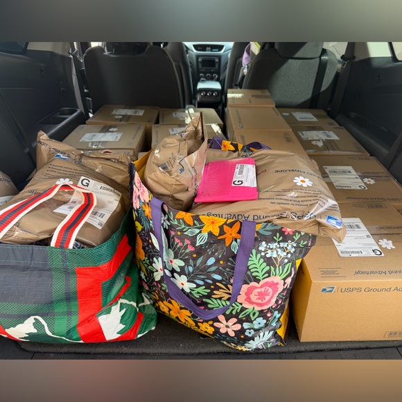 @carmenh2020 is LIVE w/ $6 fresh NEW listed & unlisted inventory 🎉 - Picture 10 of 11